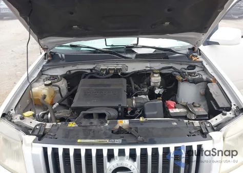 2010 Mercury Mariner Premier z USA, uszkodzony, nr VIN 4M2CN9HG8AKJ25672